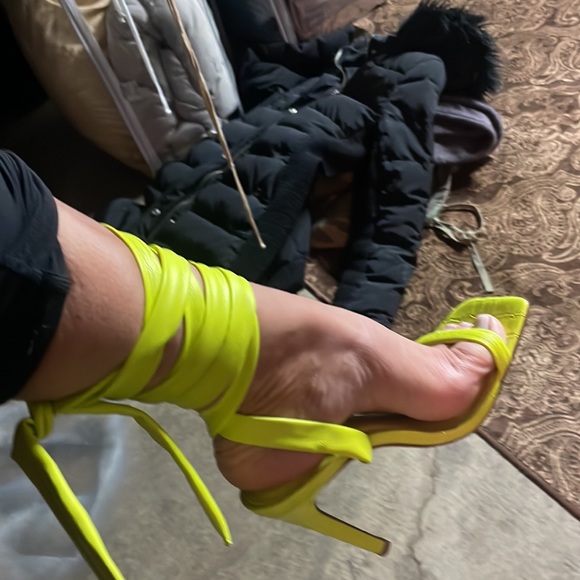 Neon yellow leather lace ups - Picture 2 of 6